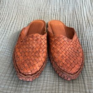 Mohinders woven slides. Gently used